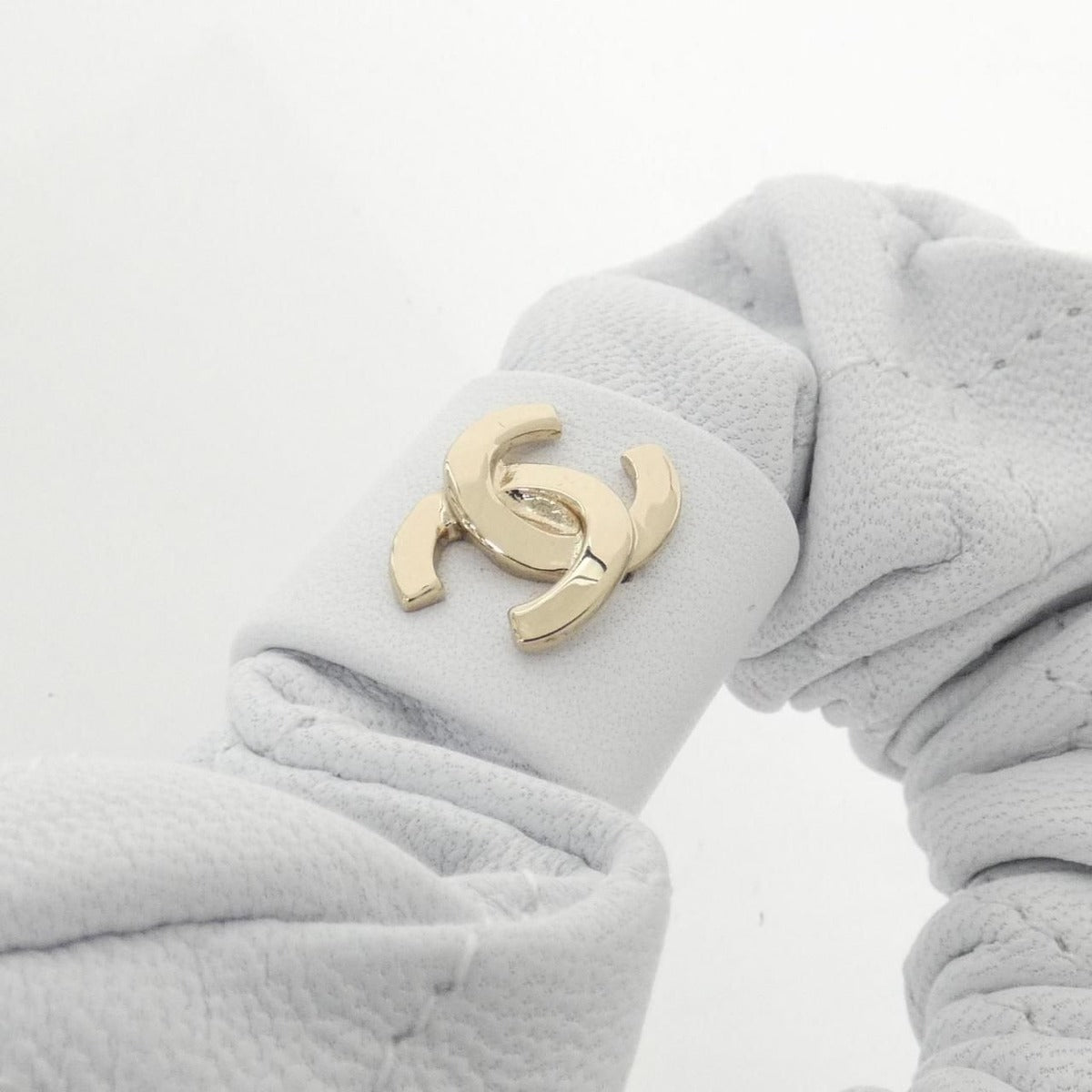 Chanel Shoulder Bag White — view 4