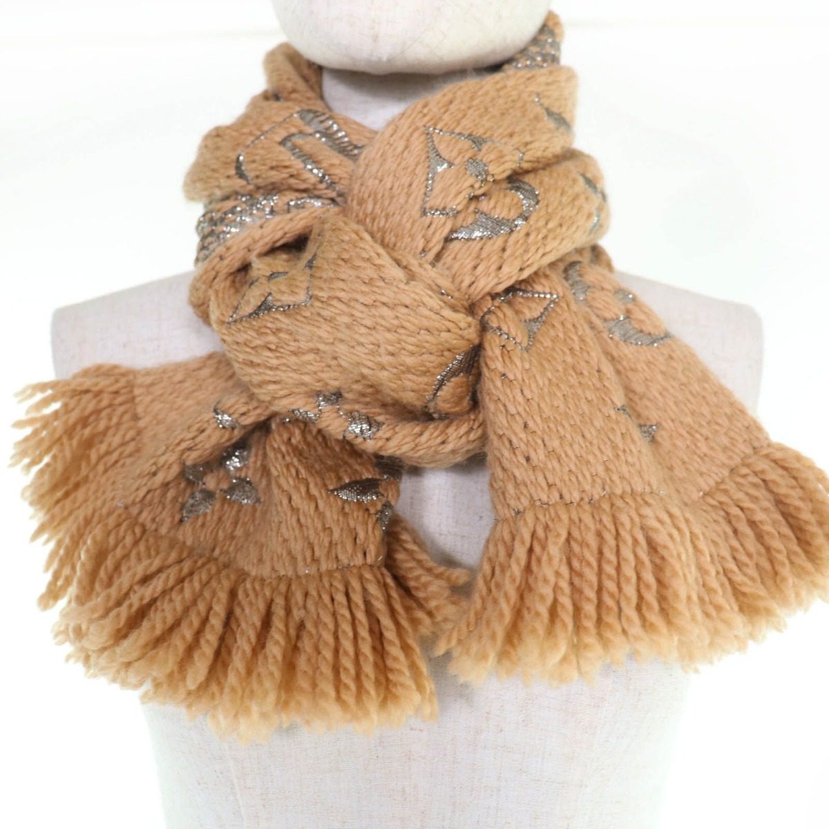 Louis Vuitton Echarpe Logo Mania Shine Wool Silk Scarf with Fringe Beige — view 3