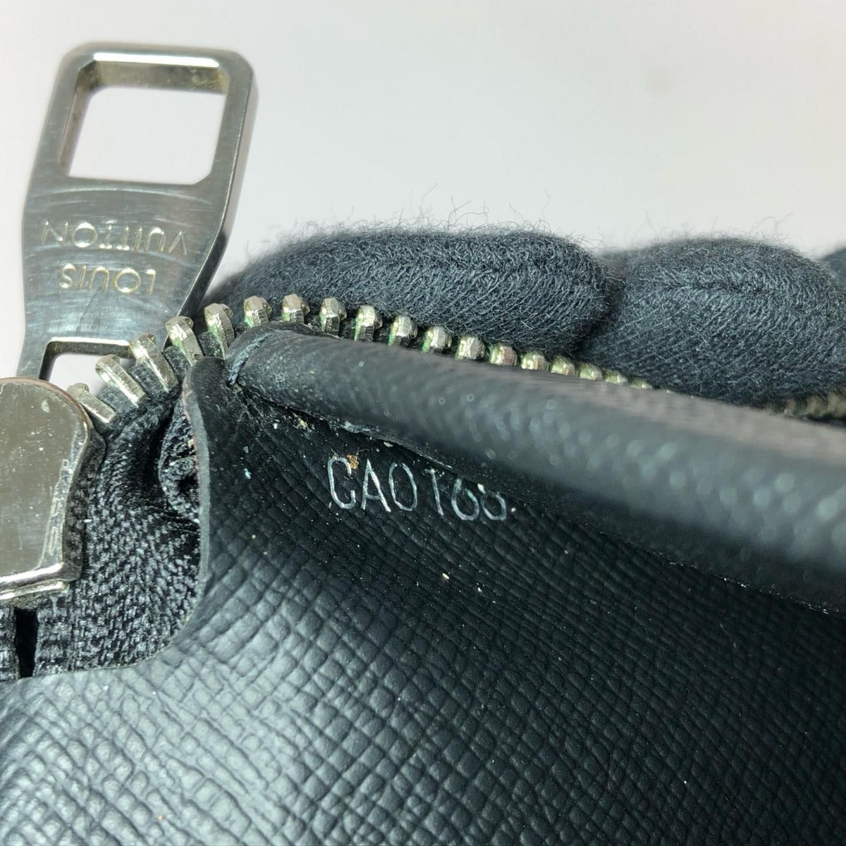 Louis Vuitton Wallet Epi Zippy Vertical Black — view 7