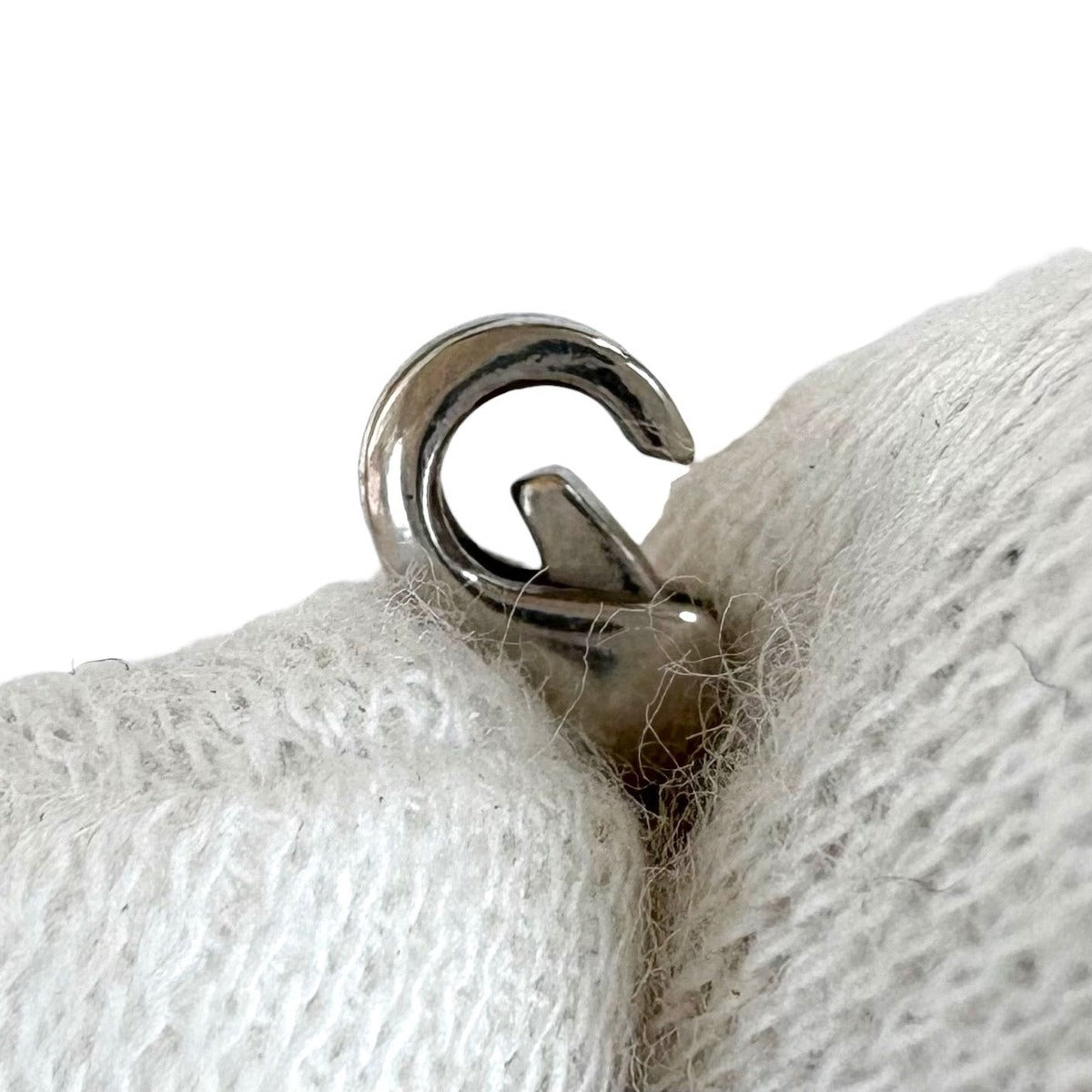 Louis Vuitton Bracelet L to V Rhinestone Circle Logo — view 10
