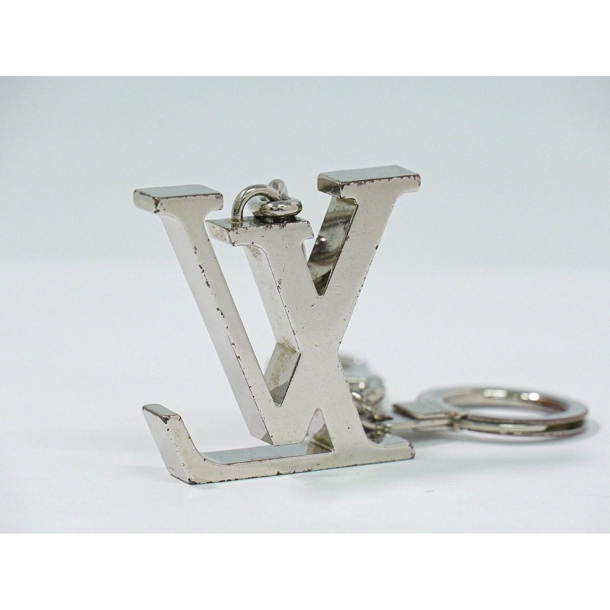 Louis Vuitton Porte Cles Initial LV Key Holder Key Ring Metal Silver — view 2