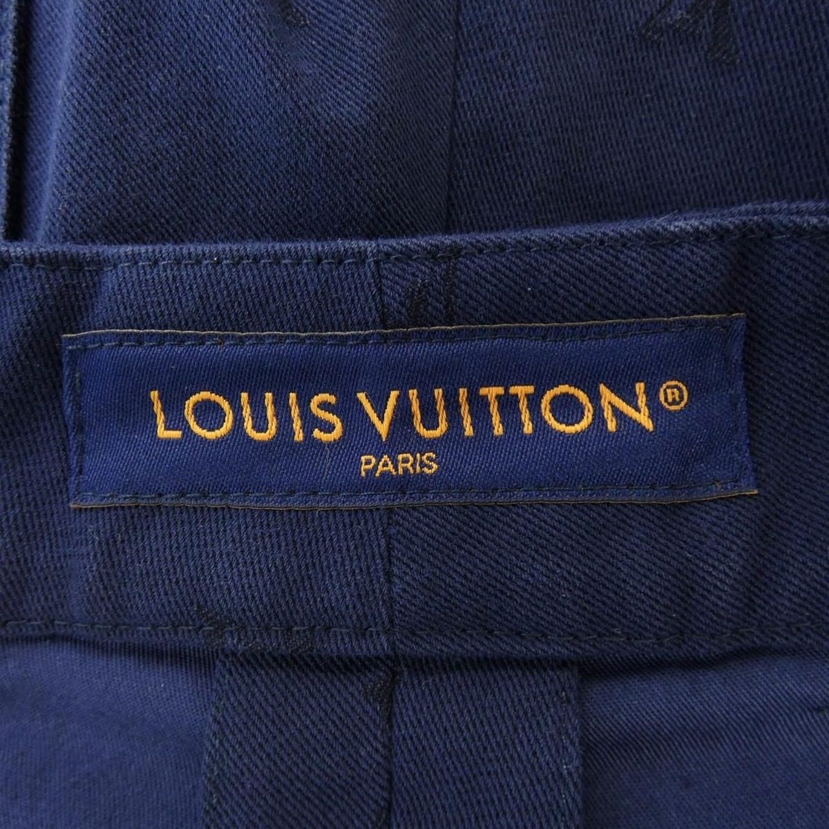 Louis Vuitton LV Blason Cotton Chino Shorts Pants — view 4