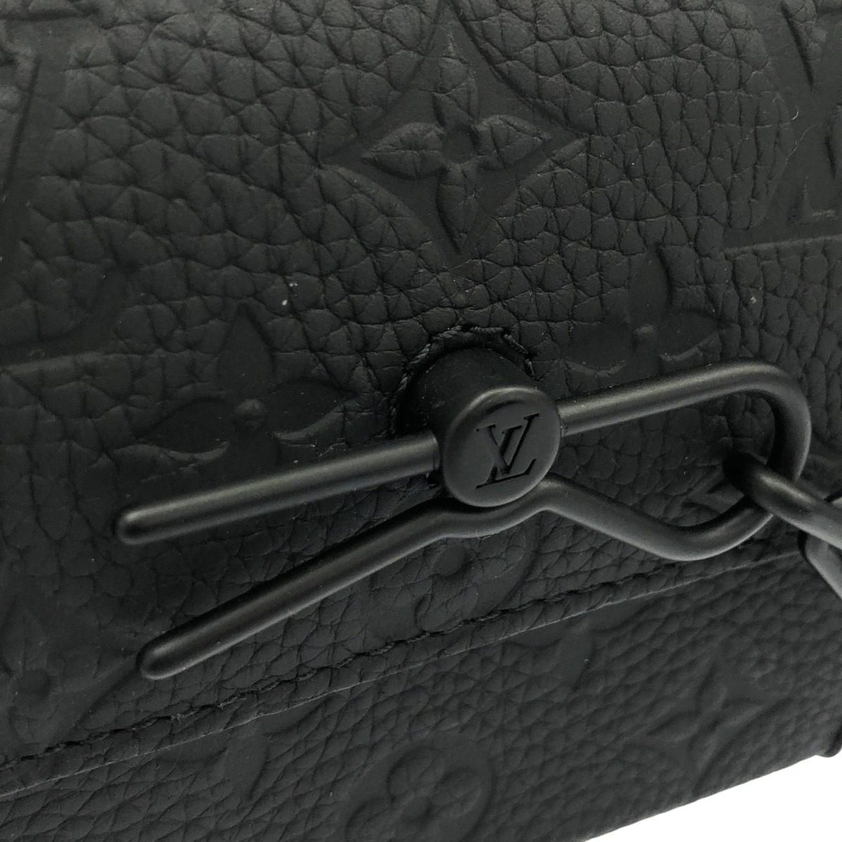 Louis Vuitton Taurillon Monogram Steamer Wearable Wallet — view 4