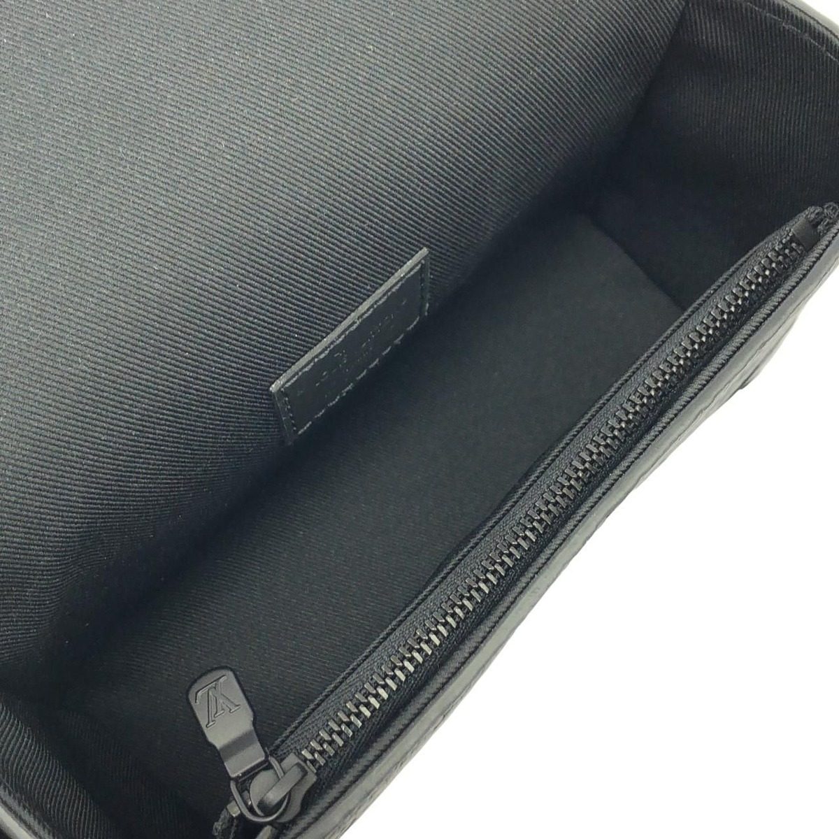 Louis Vuitton Taurillon Monogram Steamer Wearable Wallet — view 7