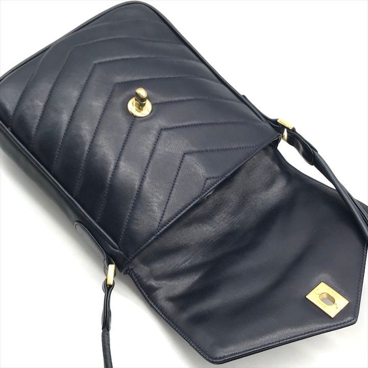 Chanel CC Logo Turnlock Chez Blanc Lambskin Shoulder Bag Navyware