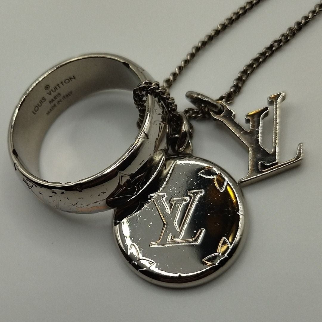 Louis Vuitton Monogram Ring Necklace Silver