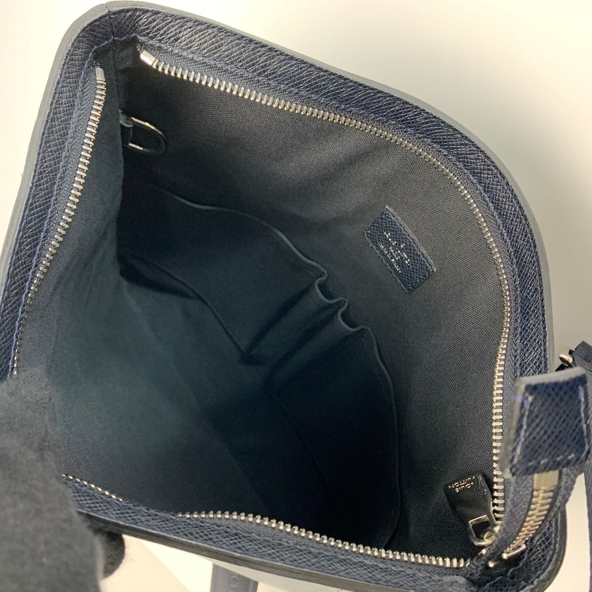 Louis Vuitton Taiga Sacha Ardoise M32712 Shoulder Bag Men's