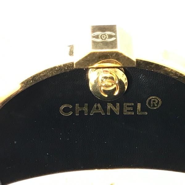 Chanel Pouch Chain Shoulder Bag Silver
