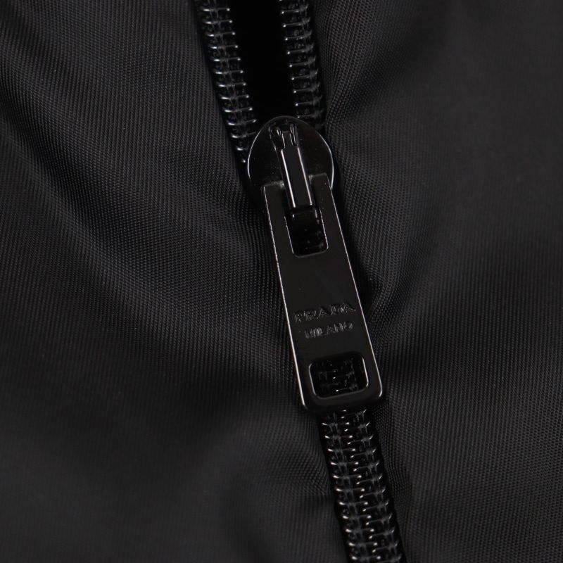 Prada Umc149 100% Virgin Wool Re-nylon Triangle Logo Triangle Plate Knit