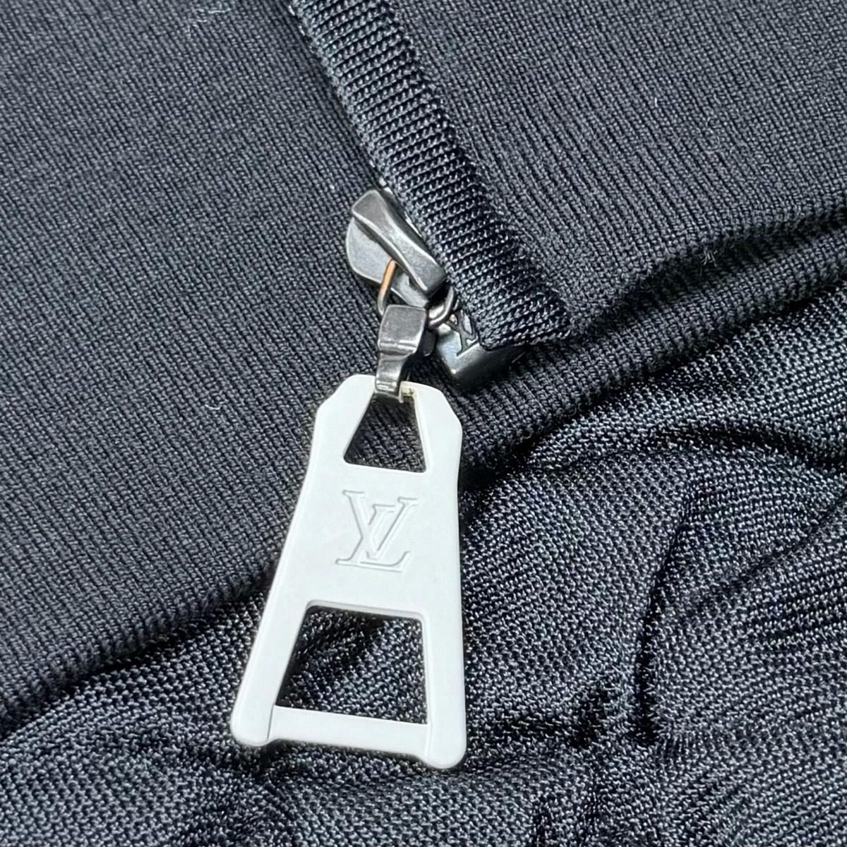 Louis Vuitton Wool Blend Rubber Logo Patch Diamond Knit Zip UP Quilted Jacket — view 7