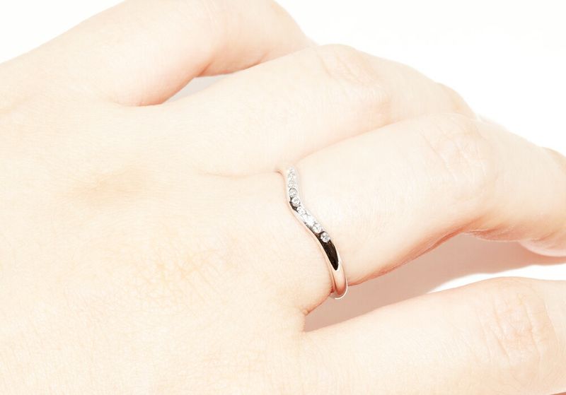 Tiffany & Co Pt950 Ring With 9 Diamonds (006ct) Curved Band Ring Width 2mm