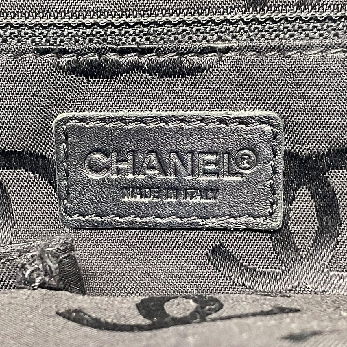 Chanel Quilted Suede Hand Bag Turnlock Black — view 11