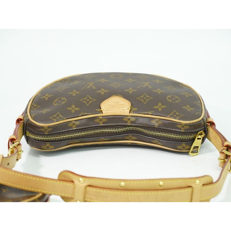 Louis Vuitton Croissant Monogram Shoulder Bag Pochette Brown — view 5