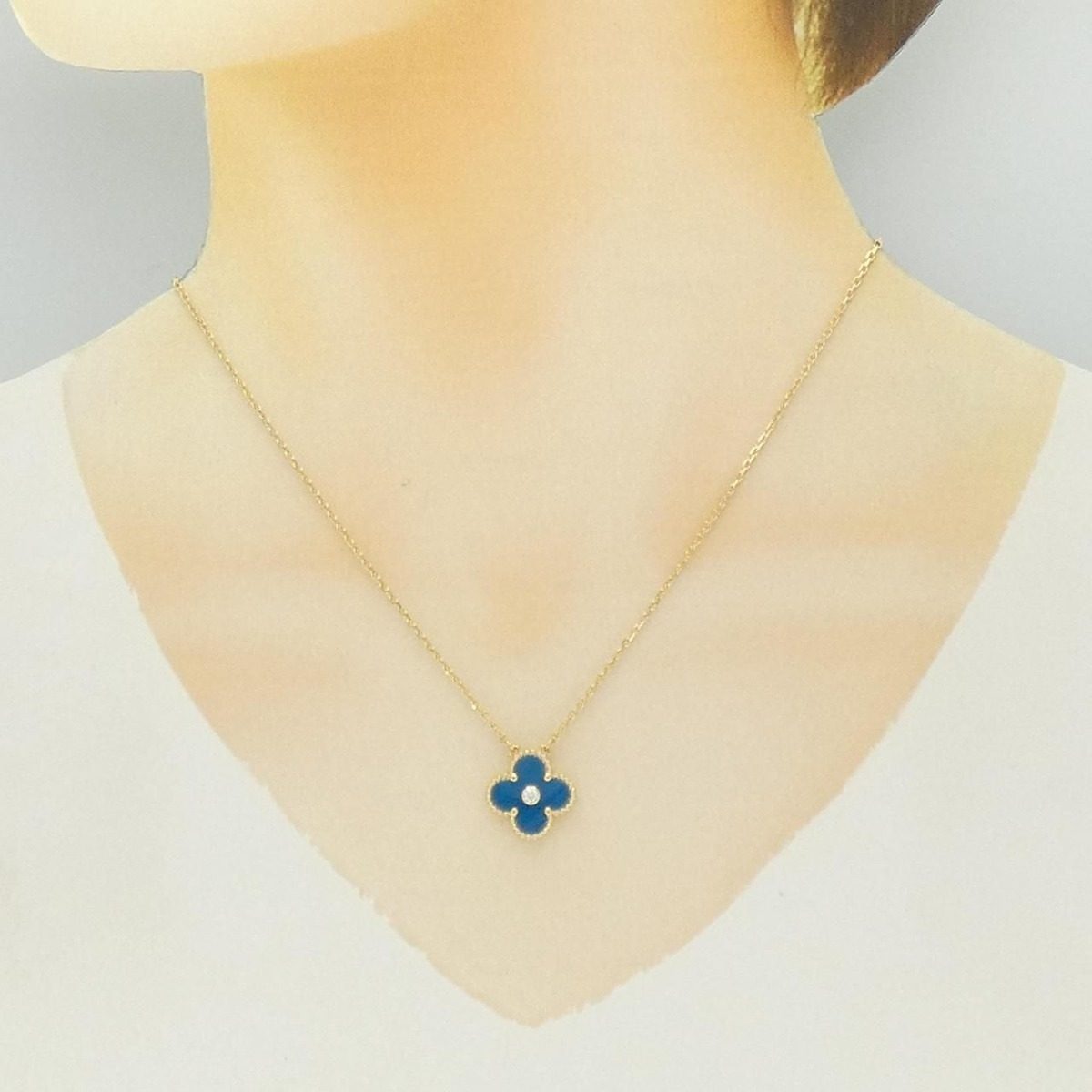 Van Cleef & Arpels Vintage Alhambra Holiday Limited Necklace — view 6