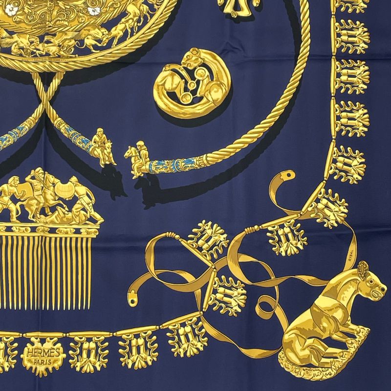 Hermes Carre 90 LES Cavaliers D'OR Golden Knight Scarf Silk Gold X Navy
