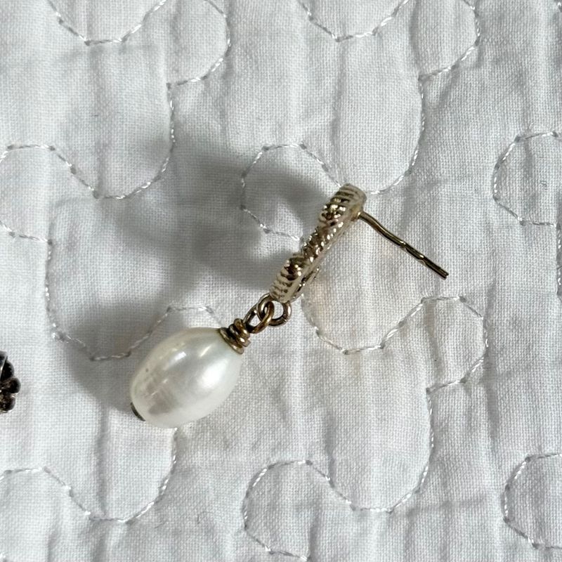 Chanel Coco Mark Chain Pearl Earrings for One Ear Gold White