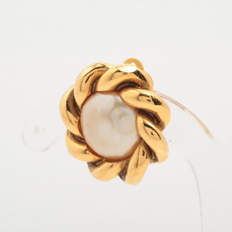 Chanel Earrings (one Side Only) 2180 GP And Faux Pearl Gold