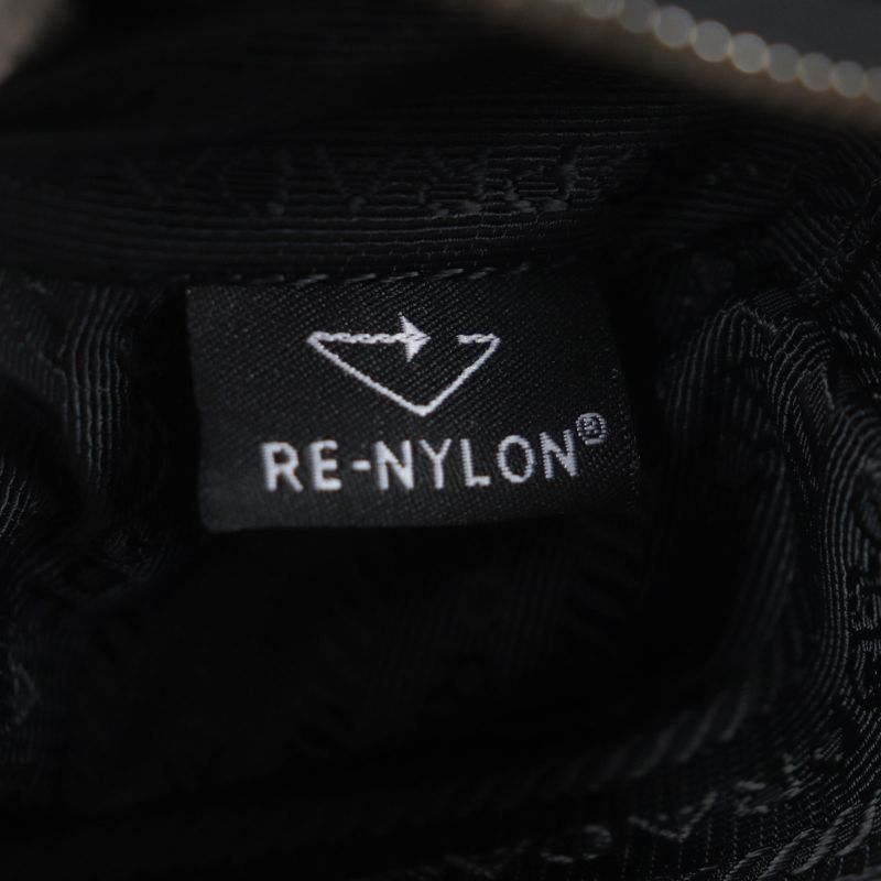 Prada 2vh133 Re-nylon Nylon Saffiano Leather Triangle Logo Triangle Plate