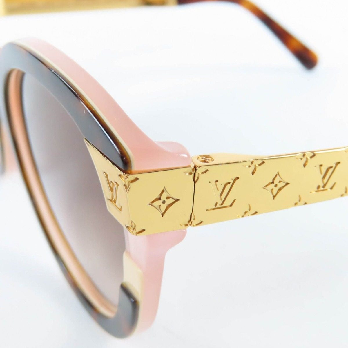 Louis Vuitton Sunglasses LV Petit Spcon Cat Eye Light Tortoiseshell Ensemble — view 9