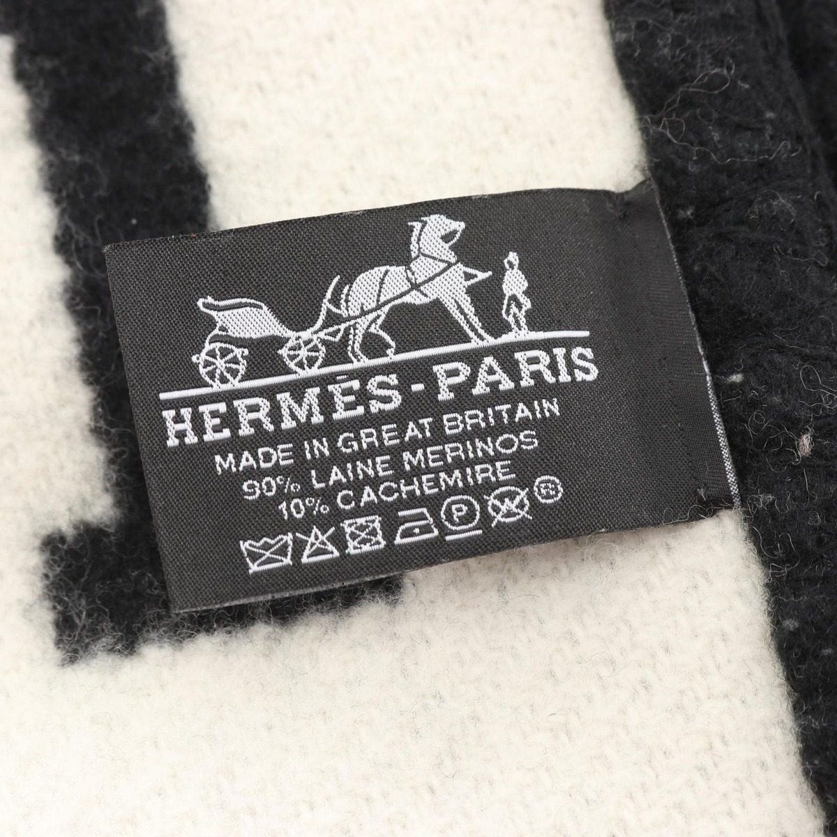 Hermes Pre de Avalon 3 Wool Cashmere Shoulder Bag — view 2