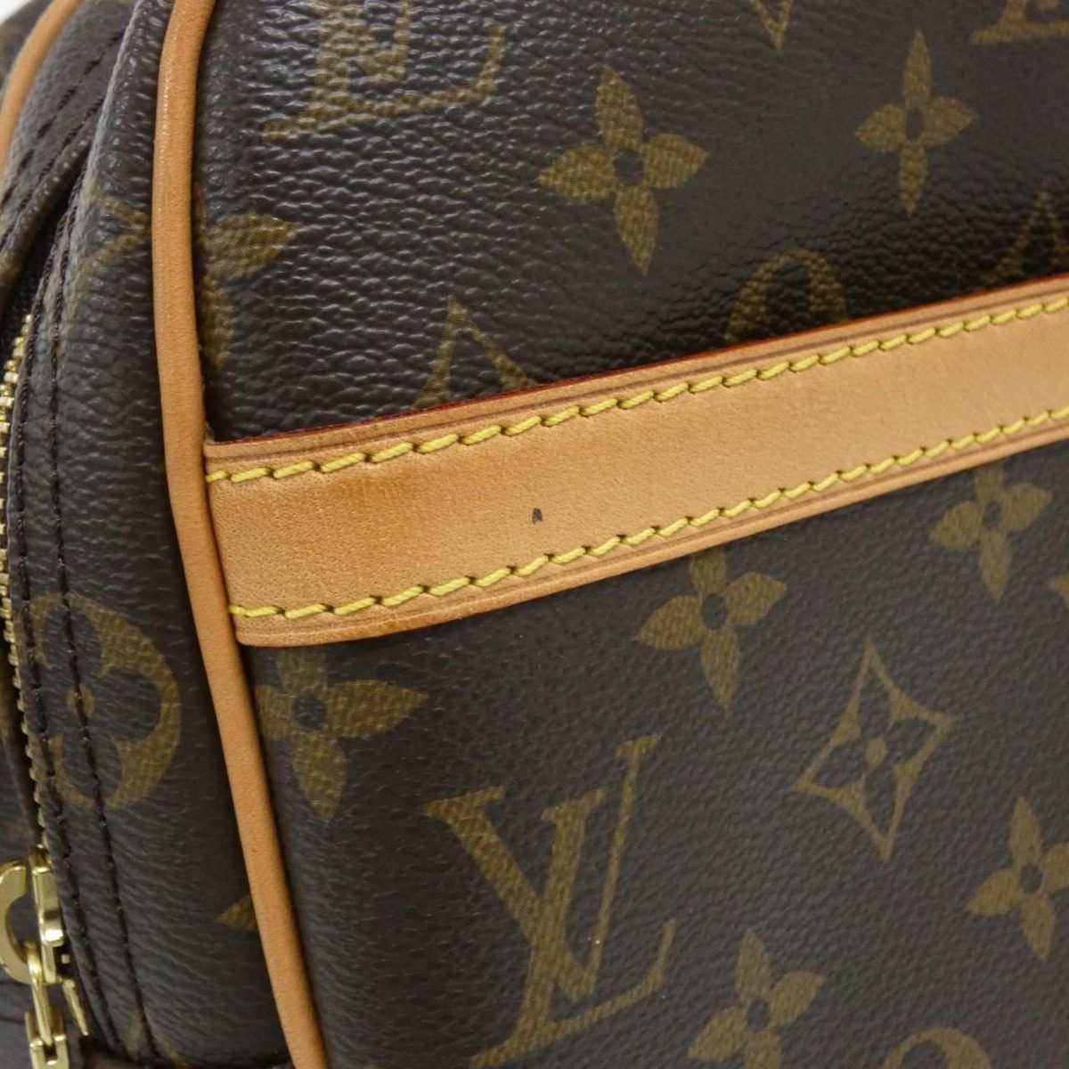 Louis Vuitton Monogram Reporter 28 cm Shoulder Bag — view 6
