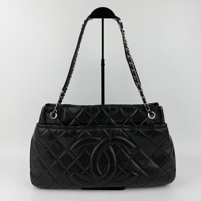 Chanel CC Logo Quilted Shoulder Bag Black Leather Vintage — view 3