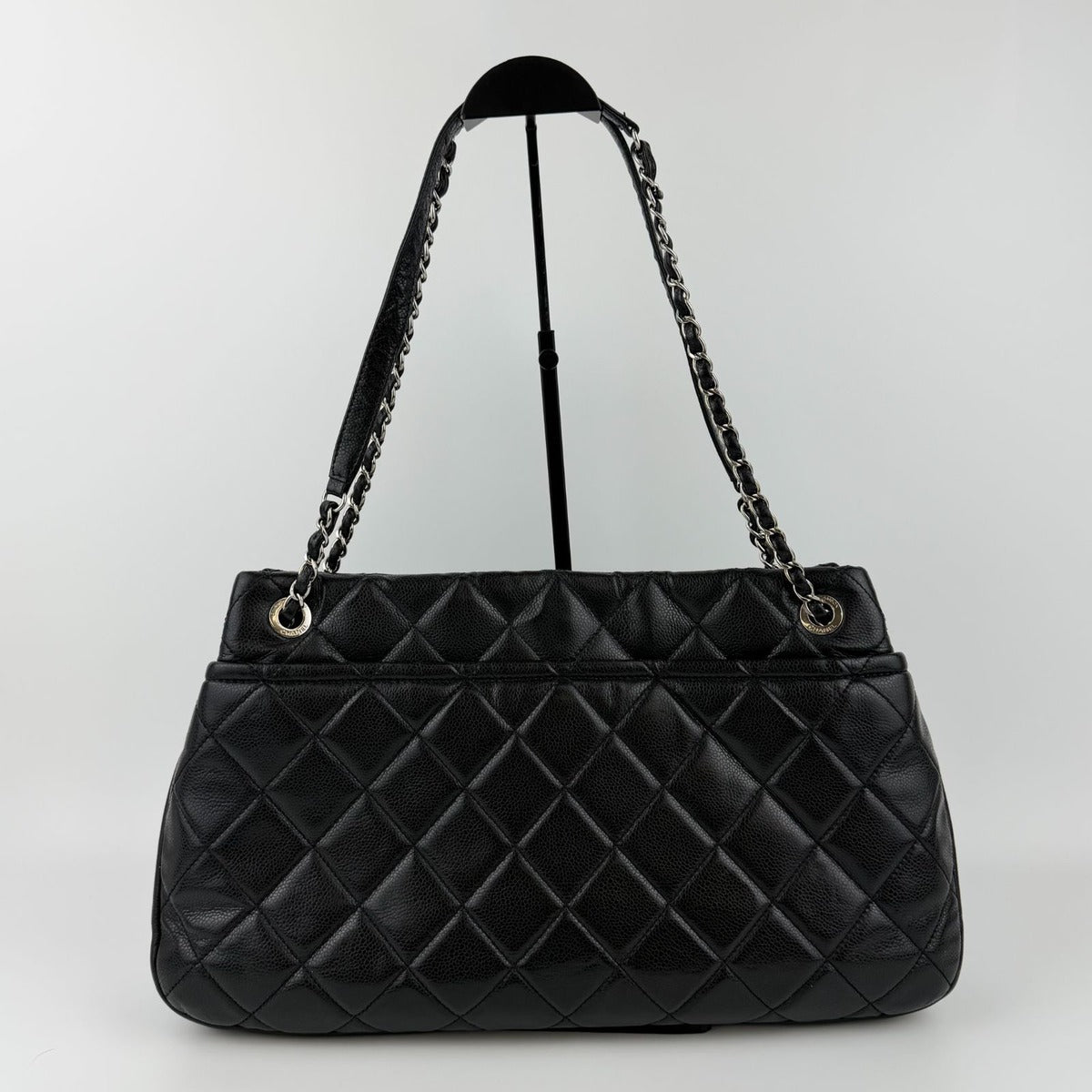 Chanel CC Logo Quilted Shoulder Bag Black Leather Vintage — view 4