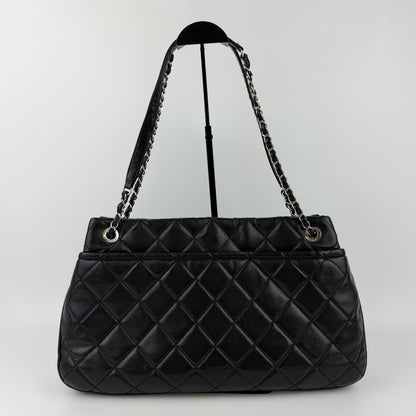 Chanel CC Logo Quilted Shoulder Bag Black Leather Vintage — view 4