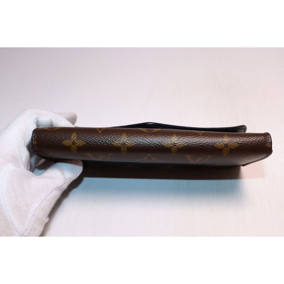 Louis Vuitton Monogram Giant Reverse Portefeuille Sarah Leather Bifold Wallet — view 3