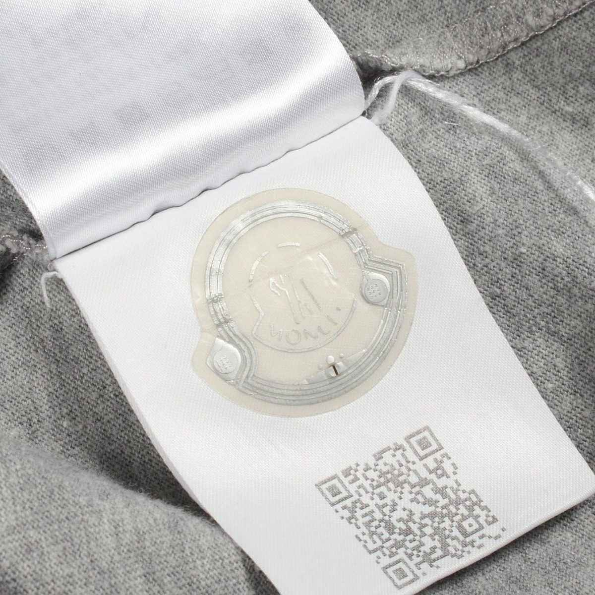 Moncler Short Sleeve T-Shirt Rubber Logo Crew Neck Cotton — view 7
