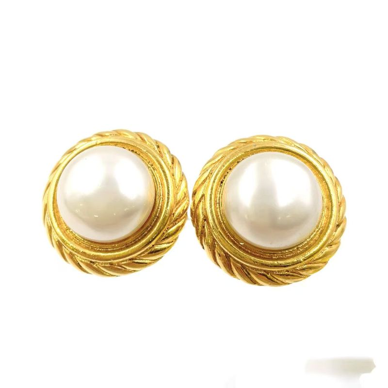 Chanel Faux Pearl GP X Faux Pearl Gold X White Earrings