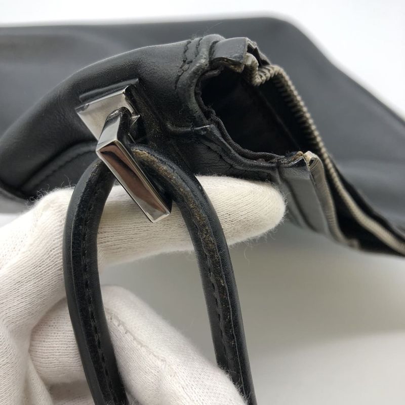 Gucci 001 8766 Shoulder Bag Handbag One Shoulder Black Leather Ladies Men