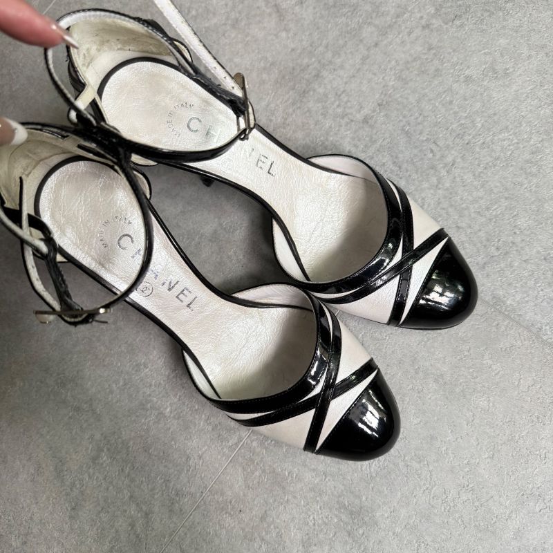 Chanel Pearl Coco Mark Ribbon Design Pumps Leather Patent Leather Black White