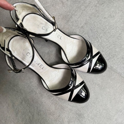 Chanel Pearl Coco Mark Ribbon Design Pumps Leather Patent Leather Black White