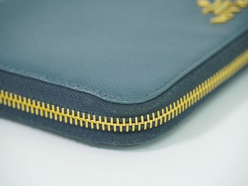 Authentic Prada Saffiano Leather Round Zipper Long Wallet Long Wallet Blue