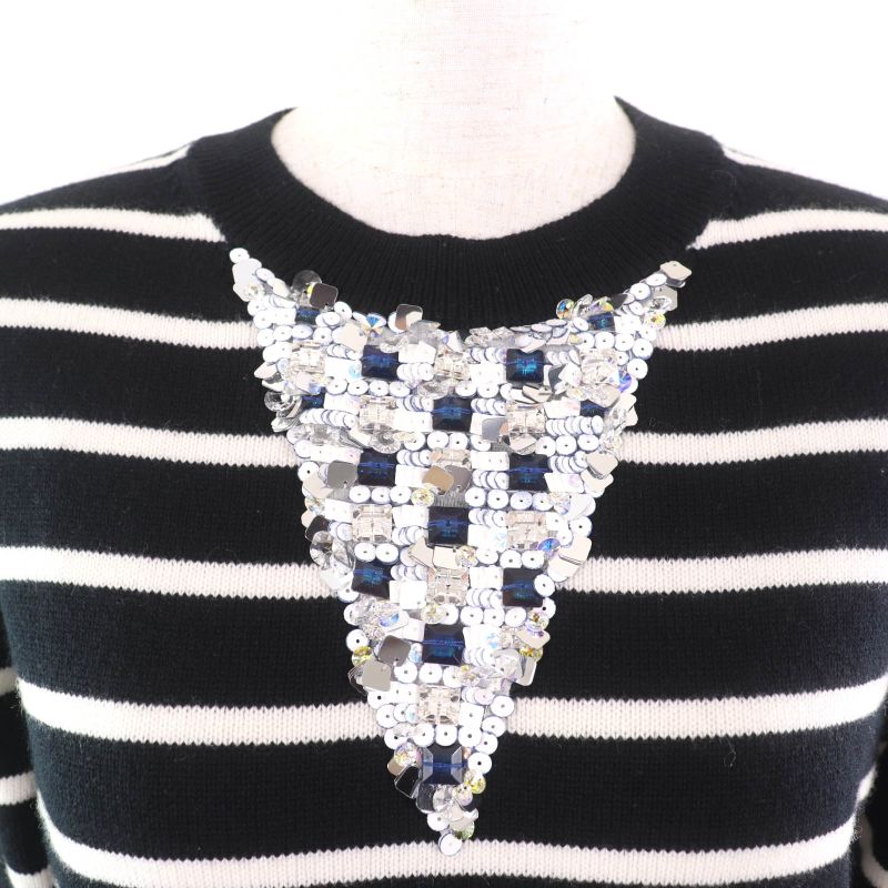 CHANEL P74115 100% Cashmere With Coco Mark Hardware Sequin Embellishment