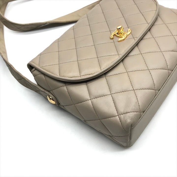 Chanel CC Logo Quilted Turnlock Lambskin Shoulder Bag Gray