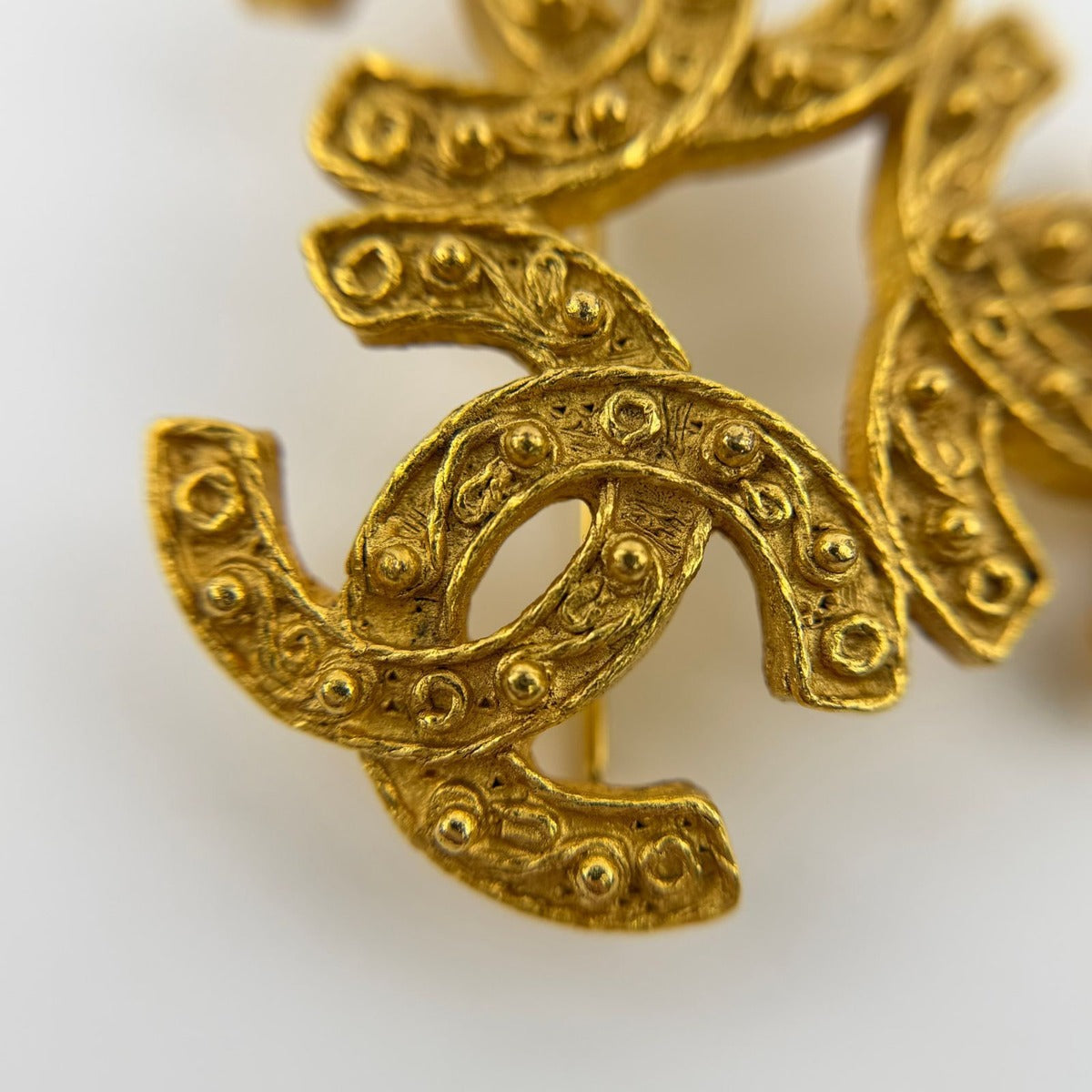 Chanel CC Logo Brooch Gold Vintage — view 11