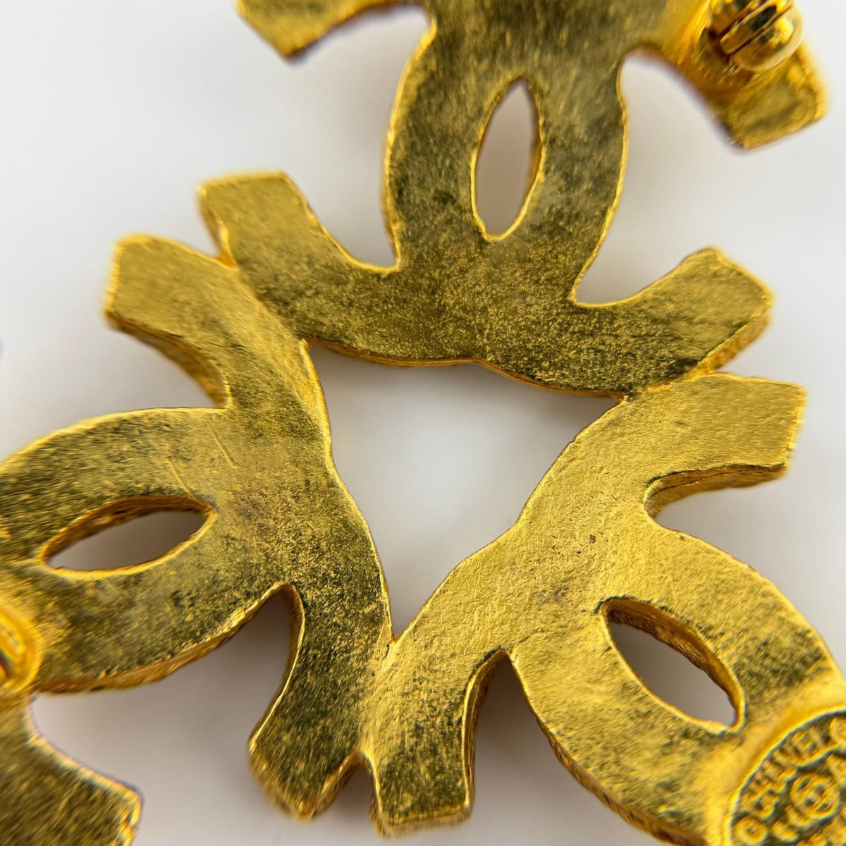 Chanel CC Logo Brooch Gold Vintage — view 8