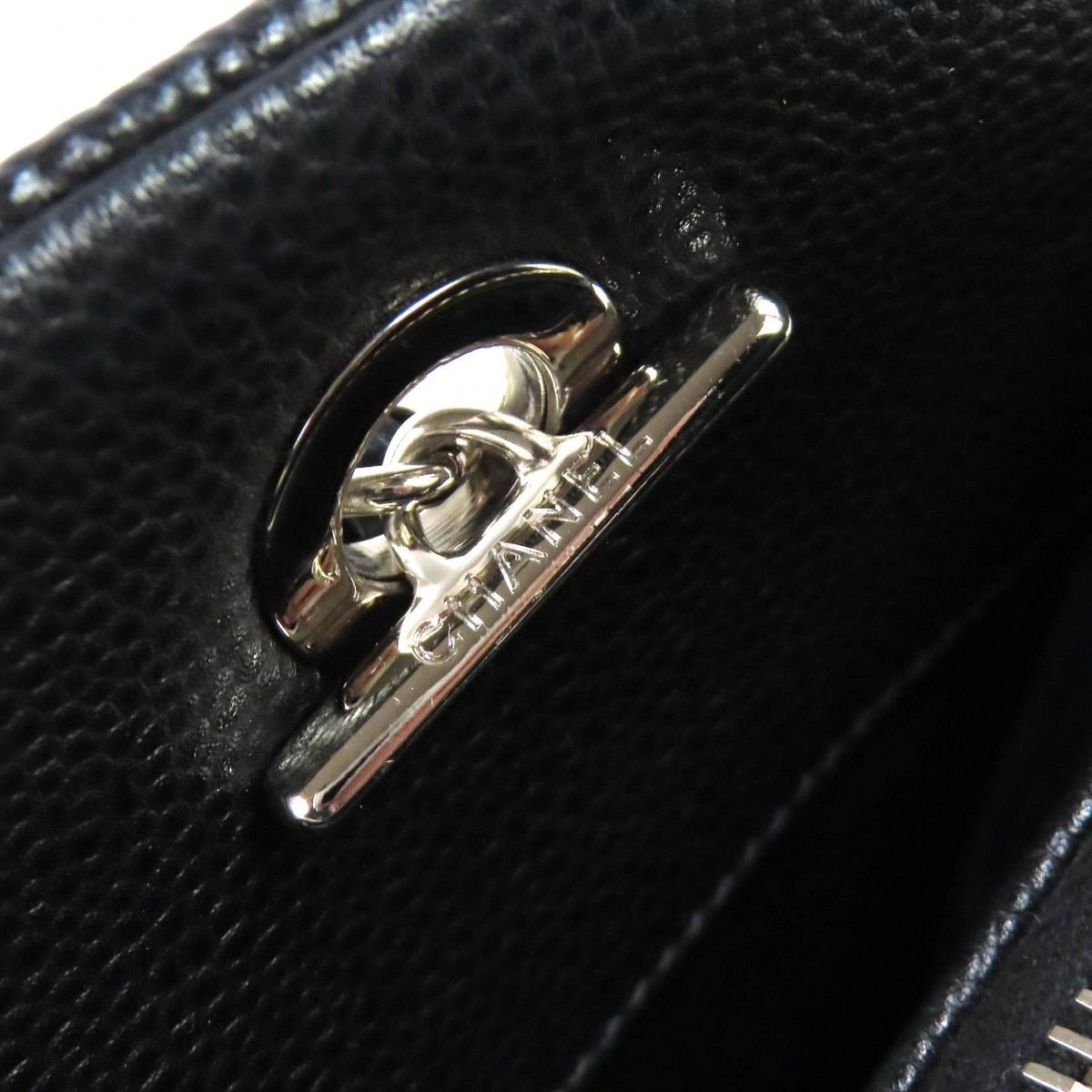 Chanel Caviar Leather CC Logo Quilted Chain Tote Black with Silver Large — view 13