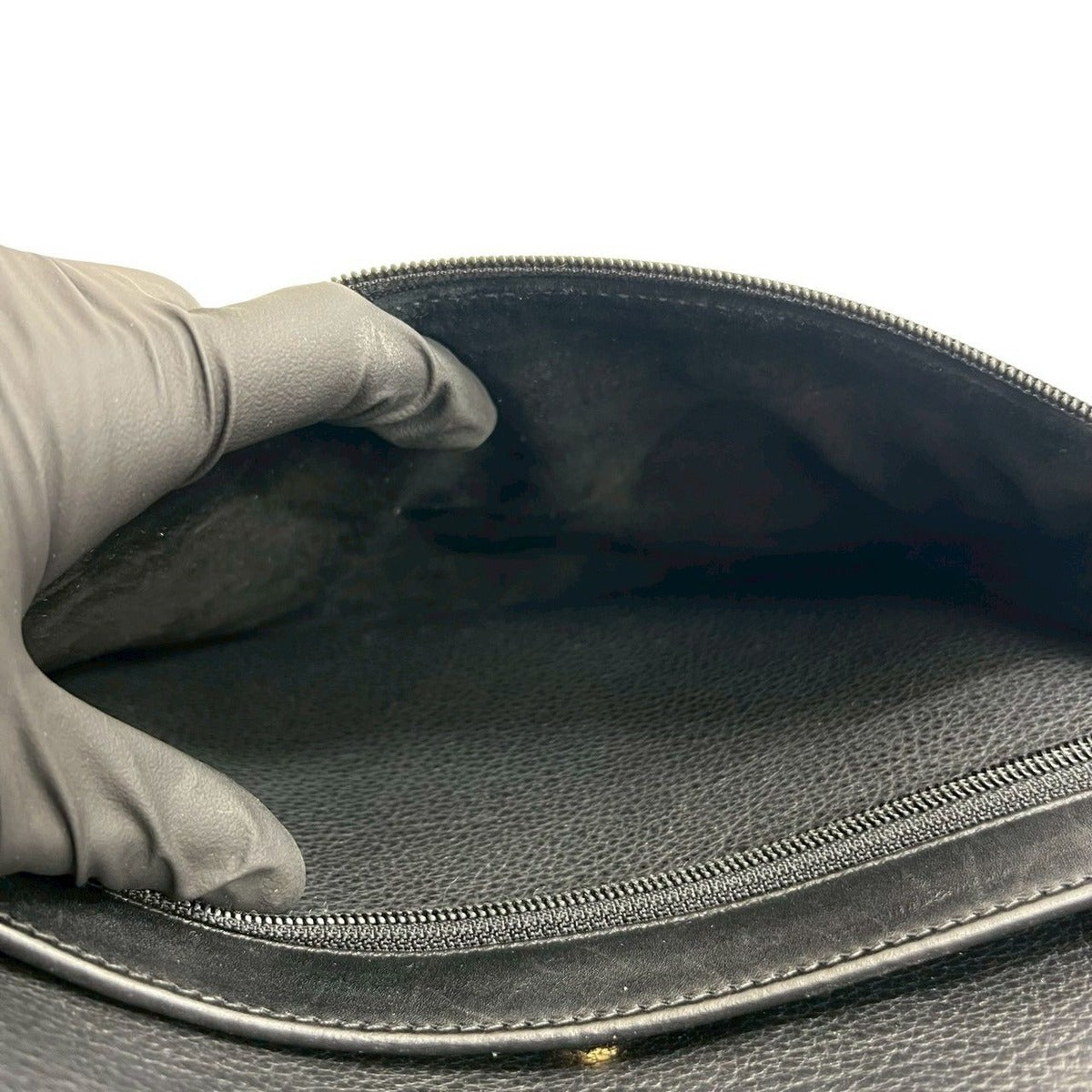 Gucci Vintage GG Logo Embossed Leather Shoulder Bag — view 10