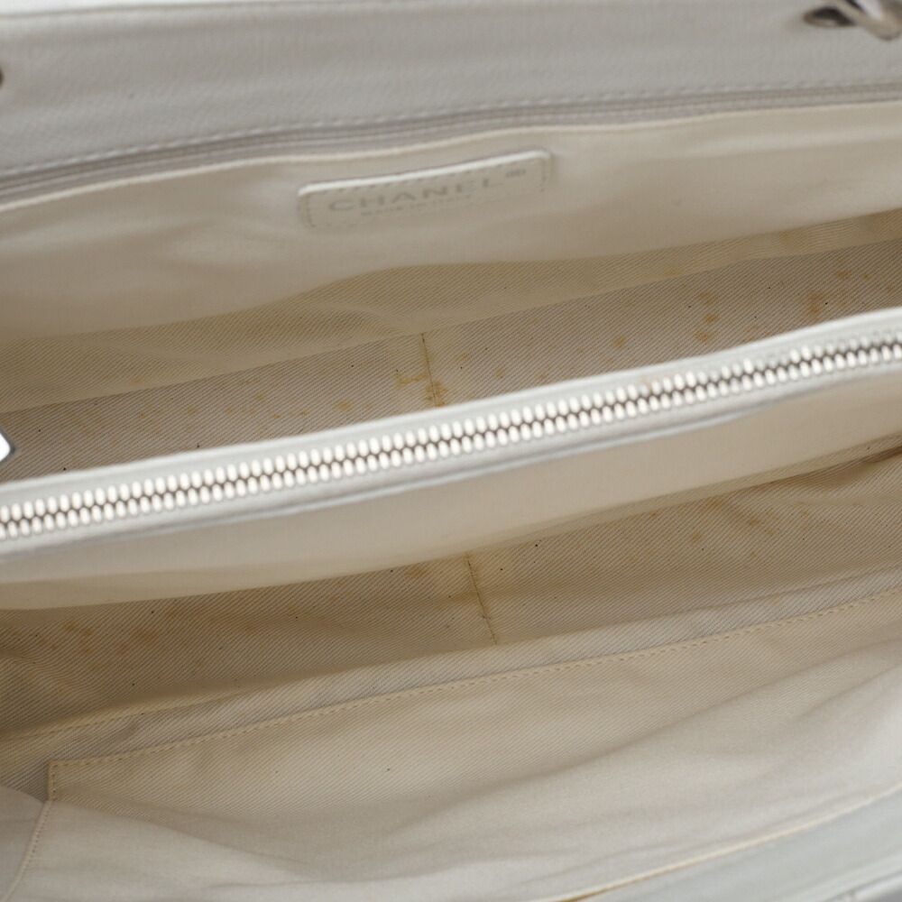 Chanel Shoulder Bag Matelasse Caviar Skin White Double Chain GST Silver