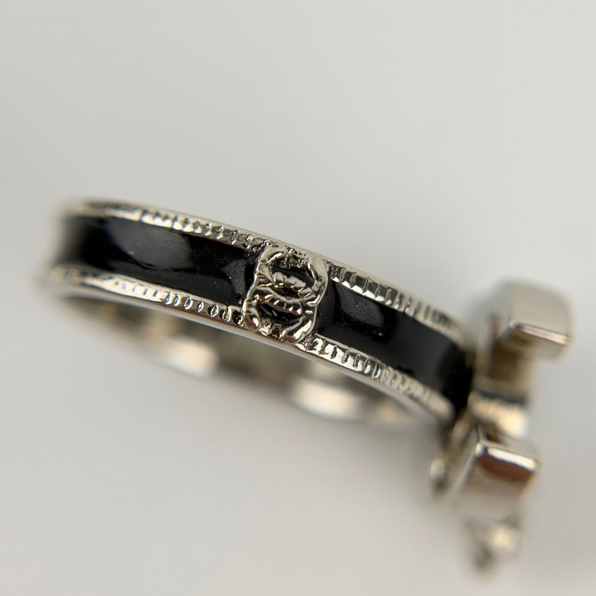 Chanel CC Logo Camellia Ring Silver Black Vintage — view 5