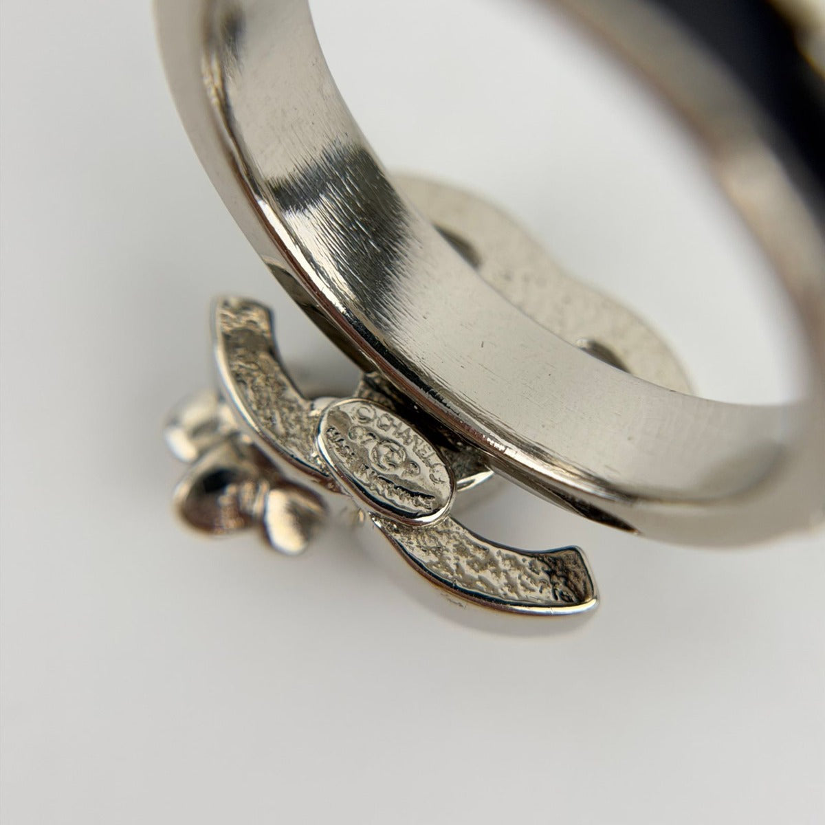 Chanel CC Logo Camellia Ring Silver Black Vintage — view 8