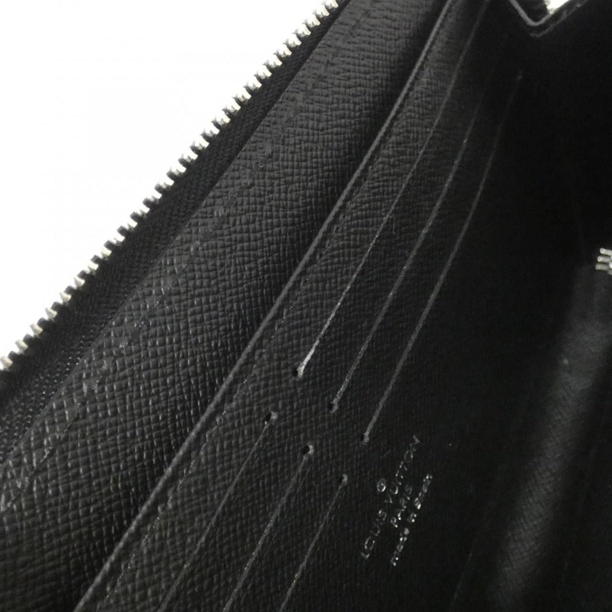 Louis Vuitton Taiga Zippy Dragonne Wallet — view 9