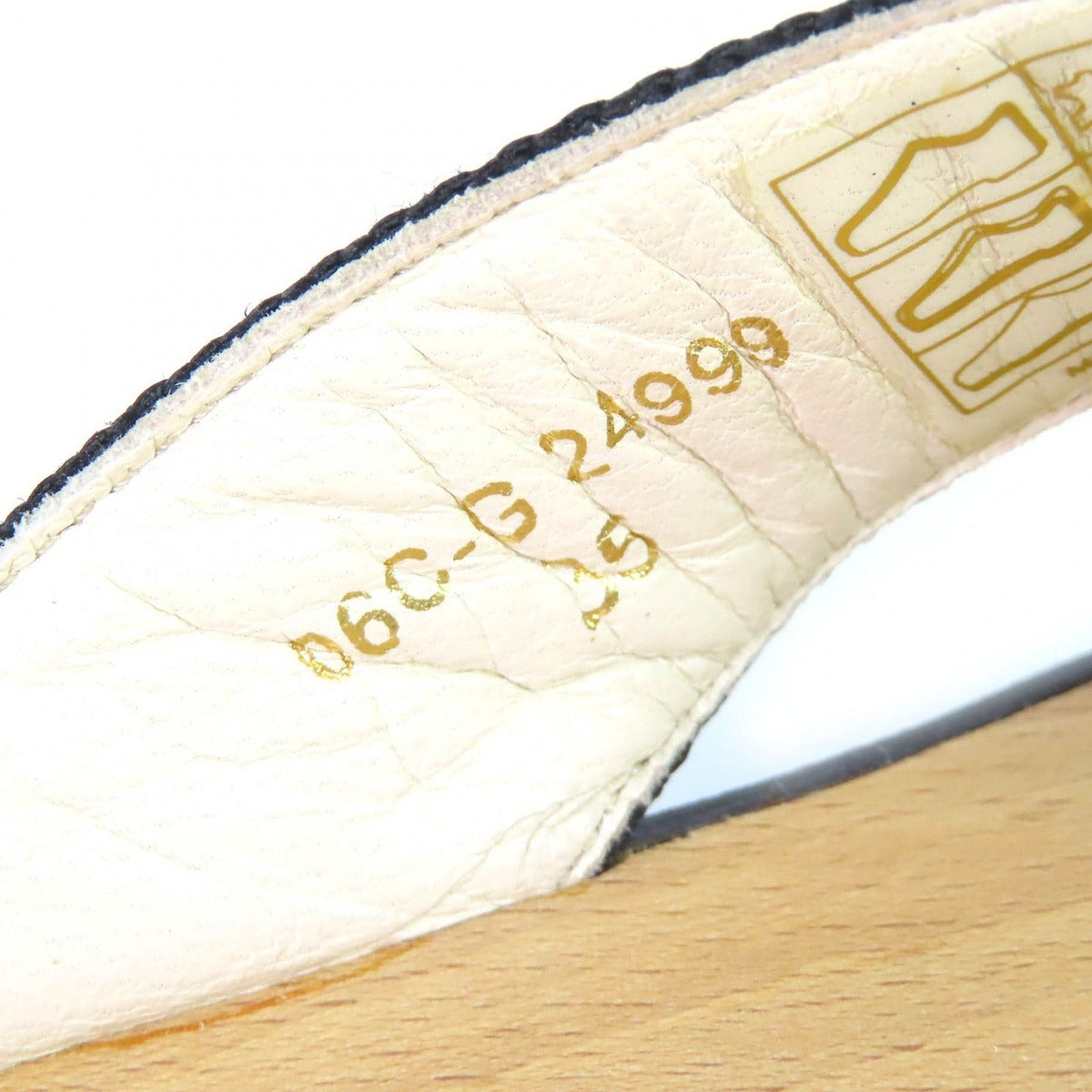 Chanel Entre Doigts CC Logo Wood Thong Sandals Beach Beige — view 11