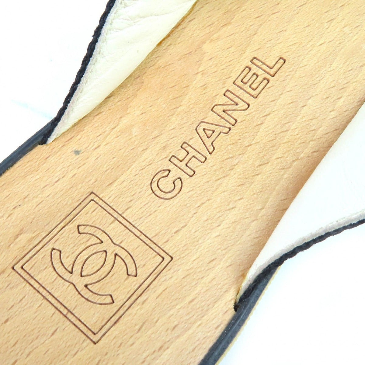 Chanel Entre Doigts CC Logo Wood Thong Sandals Beach Beige — view 10