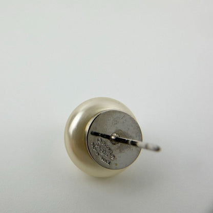 Chanel CC Logo Single Earrings Faux Pearl Silver Vintage — view 6