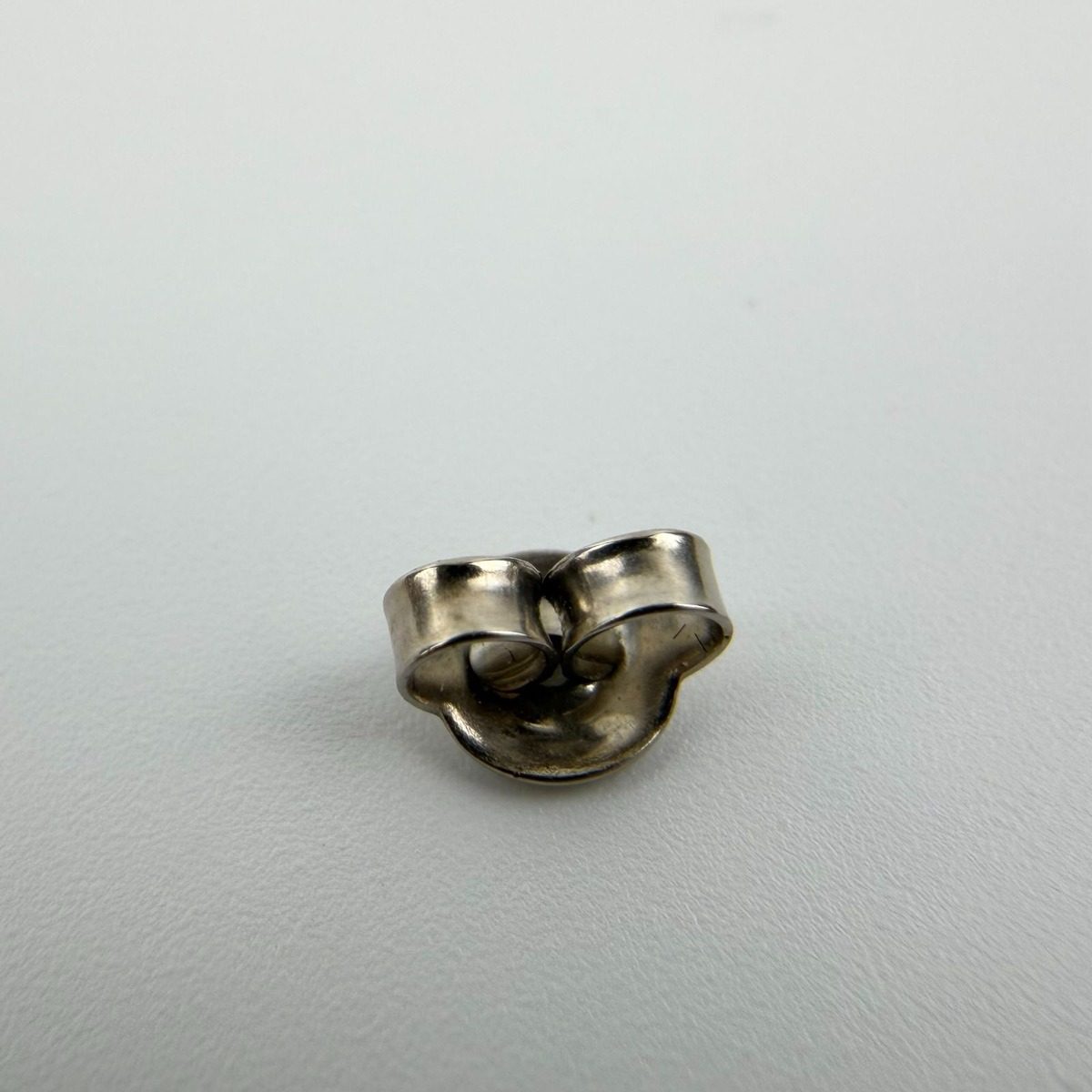 Chanel CC Logo Single Earrings Faux Pearl Silver Vintage — view 7