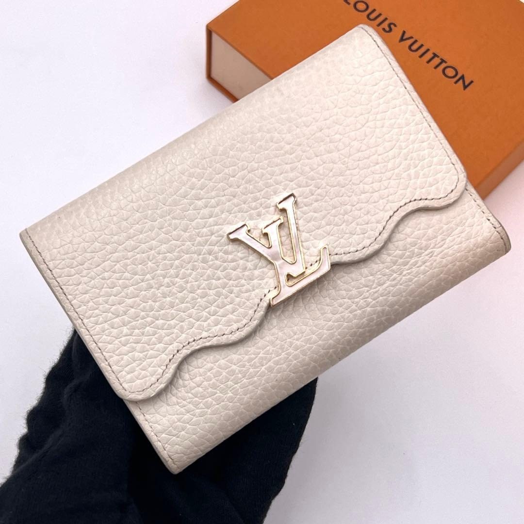 Louis Vuitton Portefeuille Capucines Compact Trifold Wallet White
